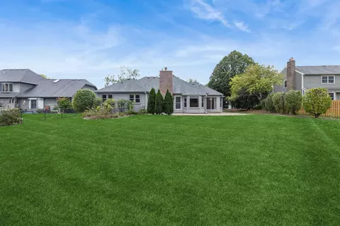 Exterior - 341 Fairway View Dr, Algonquin, IL 60102 photo 4 of 4