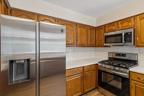 Kitchen - 341 Fairway View Dr, Algonquin, IL 60102 photo 3 of 3