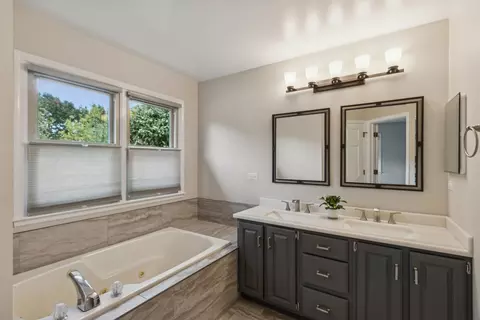 Bath - 341 Fairway View Dr, Algonquin, IL 60102 photo 1 of 4