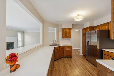 Kitchen - 341 Fairway View Dr, Algonquin, IL 60102 photo 2 of 3