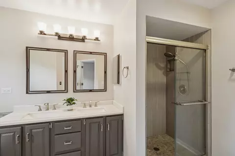 Bath - 341 Fairway View Dr, Algonquin, IL 60102 photo 2 of 4