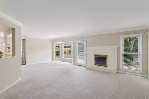 Living - 341 Fairway View Dr, Algonquin, IL 60102 photo 4 of 4