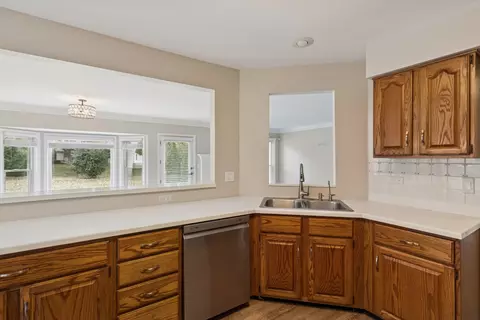 Kitchen - 341 Fairway View Dr, Algonquin, IL 60102 photo 1 of 3