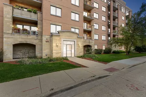 77 N Wolf Rd #206, Northlake, IL 60164