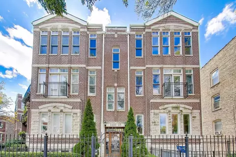 1425 W Victoria St #3, Chicago, IL 60660