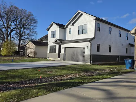 Exterior - 926 E Crest Ave, Addison, IL 60101 photo 4 of 5