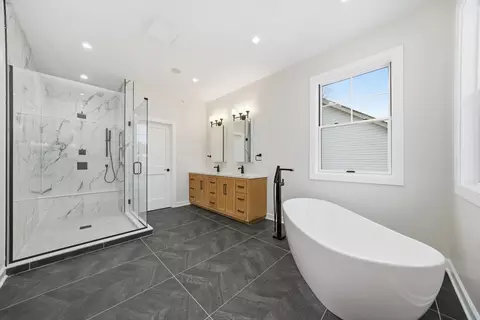 Bath - 926 E Crest Ave, Addison, IL 60101 photo 5 of 5