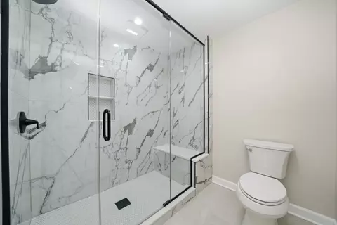 Bath - 926 E Crest Ave, Addison, IL 60101 photo 1 of 5