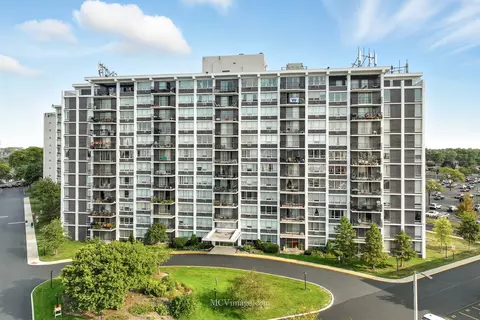 8815 W Golf Rd #6D, Niles, IL 60714