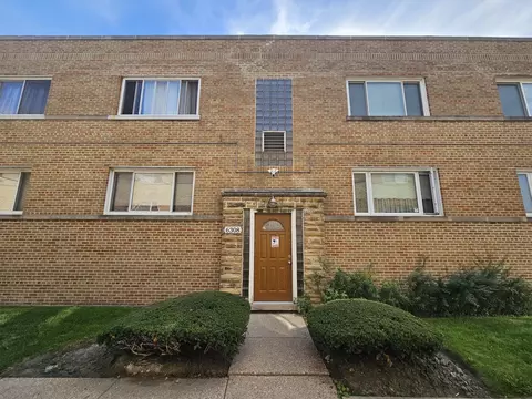 6308 N Kedzie Ave #2W, Chicago, IL 60659