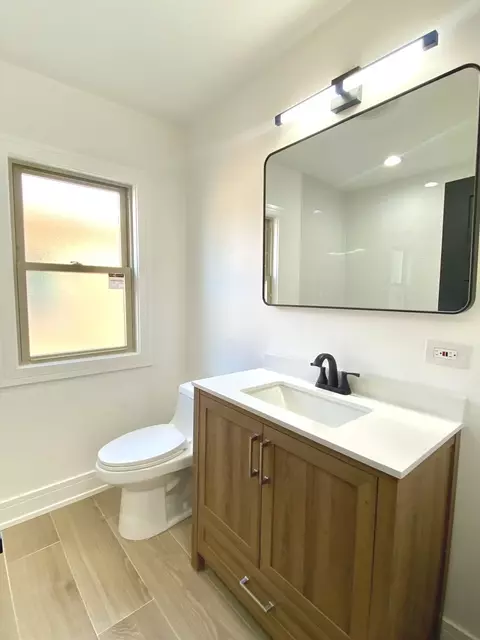 Bath - Undisclosed, Chicago, IL 60643 photo 1 of 6