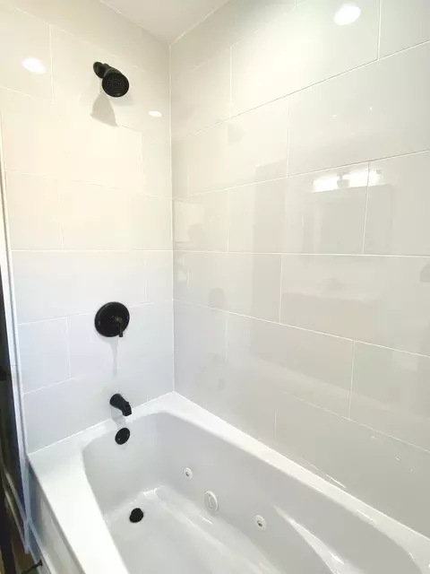 Bath - Undisclosed, Chicago, IL 60643 photo 3 of 6