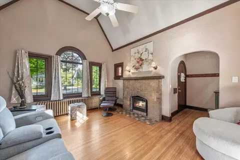 Living - 21 N Edison Ave, Elgin, IL 60123 photo 1 of 3