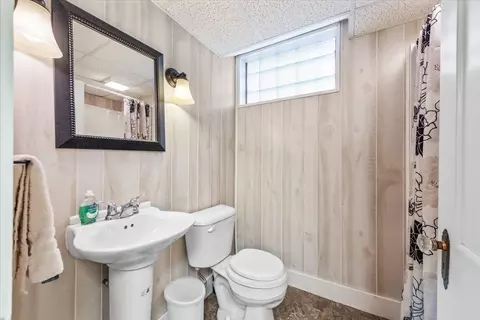 Bath - 21 N Edison Ave, Elgin, IL 60123 photo 3 of 3