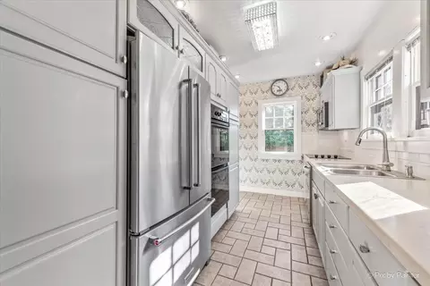 Kitchen - 21 N Edison Ave, Elgin, IL 60123 photo 1 of 3