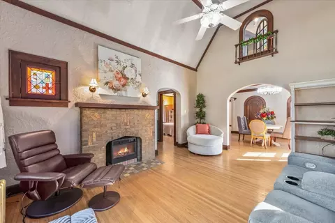 Living - 21 N Edison Ave, Elgin, IL 60123 photo 2 of 3