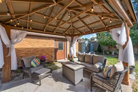 Exterior - 21 N Edison Ave, Elgin, IL 60123 photo 3 of 4