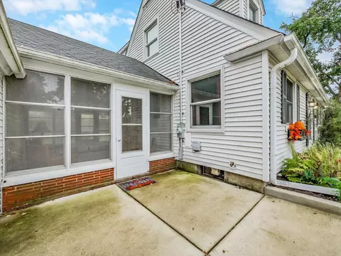 821 Shuler St, Elgin, IL 60123 photo 22