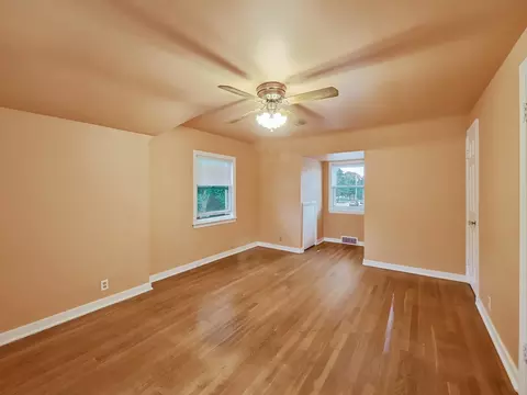 821 Shuler St, Elgin, IL 60123 photo 10