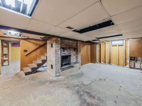 821 Shuler St, Elgin, IL 60123 photo 17
