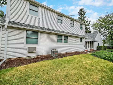 821 Shuler St, Elgin, IL 60123 photo 23