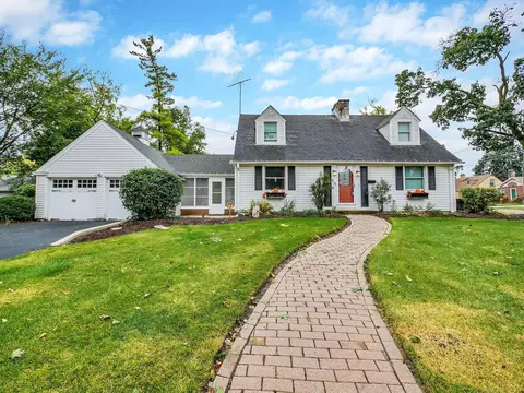 821 Shuler St, Elgin, IL 60123
