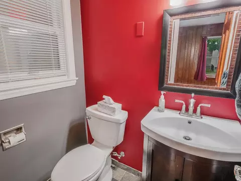 821 Shuler St, Elgin, IL 60123 photo 9