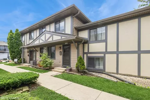 1423 Sacramento Dr #1423, Hanover Park, IL 60133