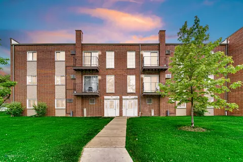 113 Elk Trl #313, Carol Stream, IL 60188