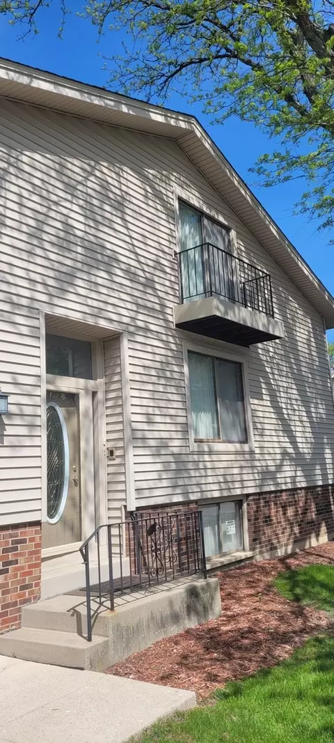 18622 Golfview Dr, Hazel Crest, IL 60429