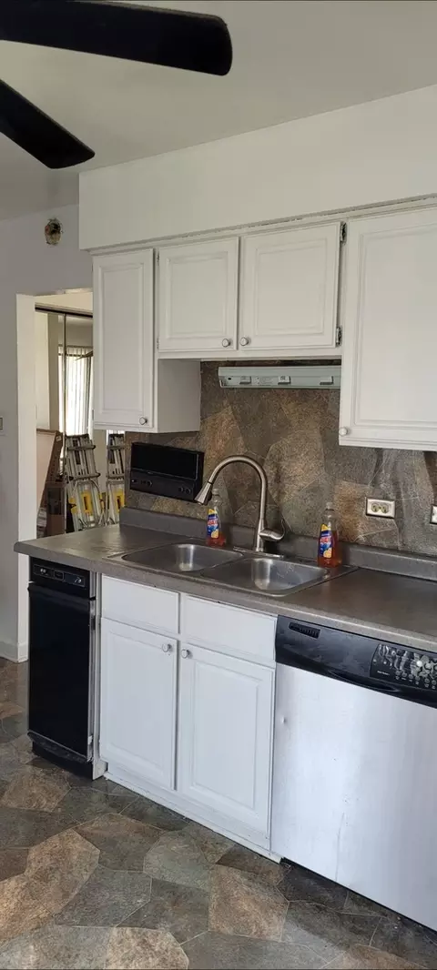 Kitchen - 18622 Golfview Dr, Hazel Crest, IL 60429 photo 1 of 3
