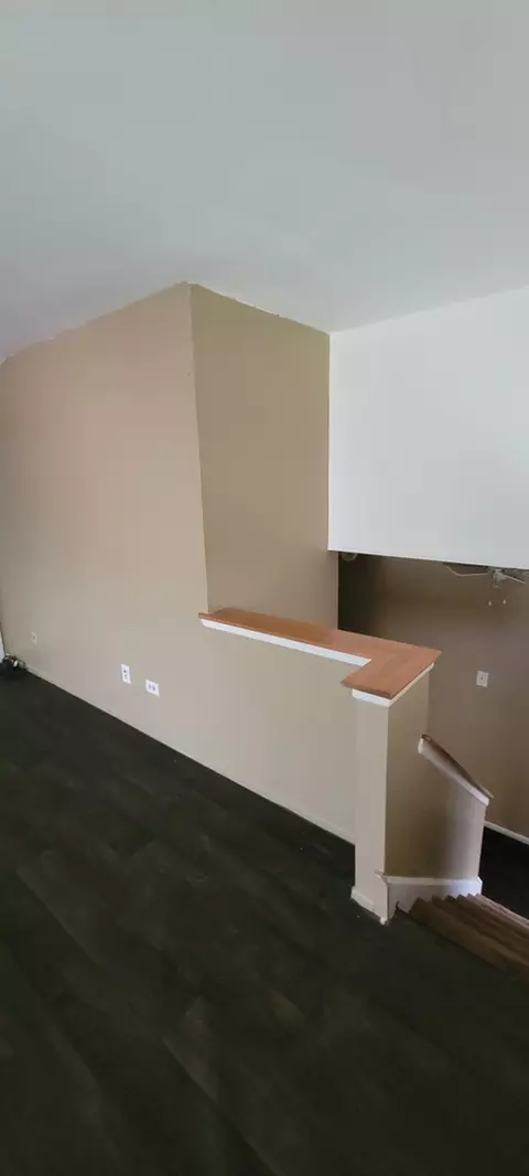 Living - 18622 Golfview Dr, Hazel Crest, IL 60429 photo 3 of 4