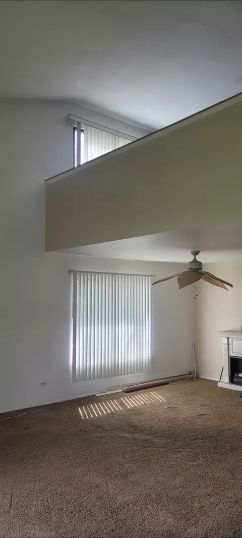 Living - 18622 Golfview Dr, Hazel Crest, IL 60429 photo 2 of 4
