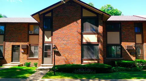 1 S122 Stratford Ln, Villa Park, IL 60181