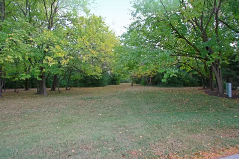 1 High Point Cir, Hawthorn Woods, IL 60047