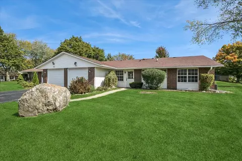 7302 Dunwood Ct, Fox Lake, IL 60020