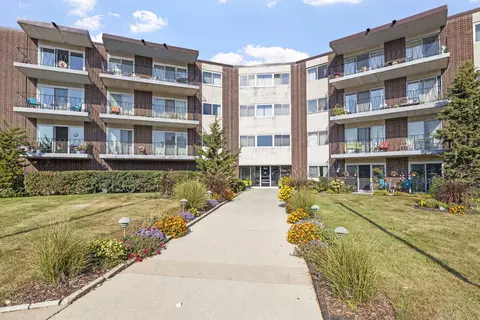 5540 Walnut Ave #4A, Downers Grove, IL 60515