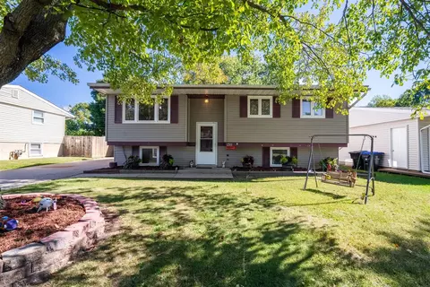 1311 Dogwood Ln, Bloomington, IL 61704