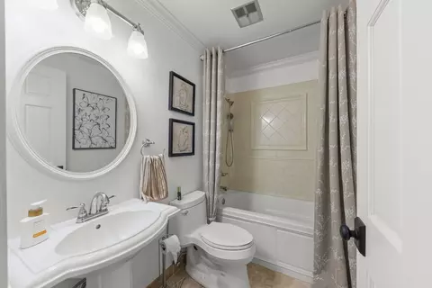Bath - 1785 Hilltop Rd, Elgin, IL 60120 photo 3 of 3