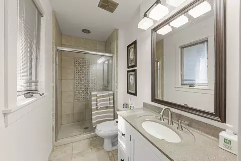 Bath - 1785 Hilltop Rd, Elgin, IL 60120 photo 2 of 3