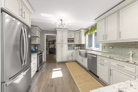 Kitchen - 1785 Hilltop Rd, Elgin, IL 60120 photo 2 of 3