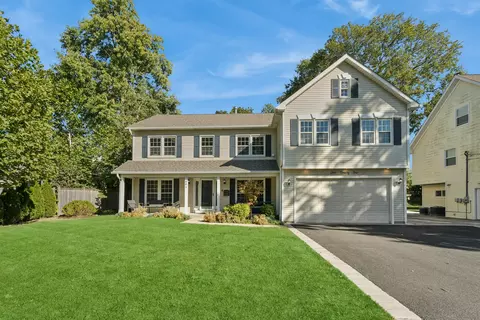 591 Greenwood Rd, Northbrook, IL 60062
