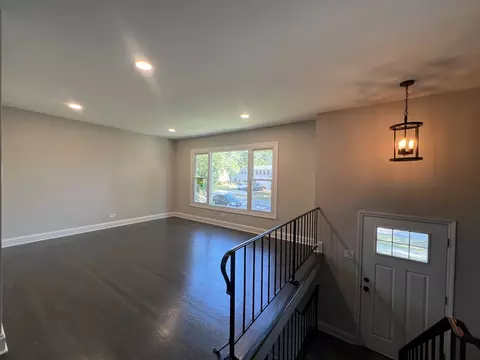 5735 Dover Rd, Oak Forest, IL 60452 photo 2