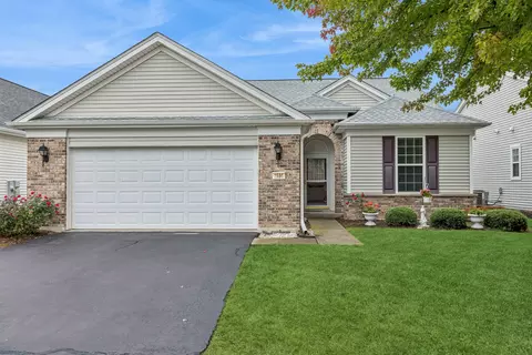 2596 Venetian Ln, Elgin, IL 60124
