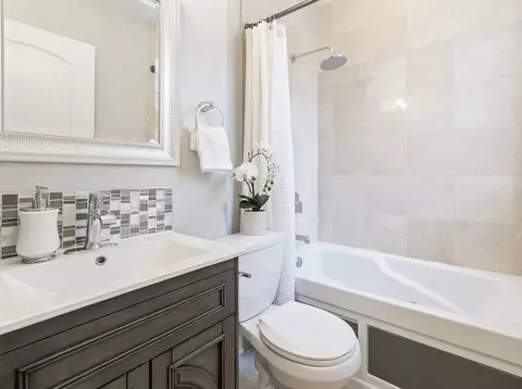 Bath - Undisclosed, Chicago, IL 60626 photo 1 of 2