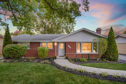 6840 W Evergreen Ave, Palos Heights, IL 60463