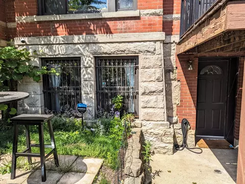 724 S Oakley Blvd #1, Chicago, IL 60612