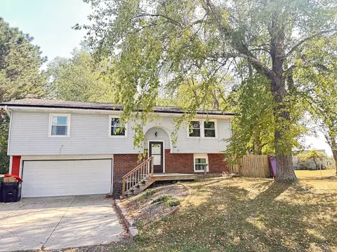 702 W Mount Pleasant Dr, Farmer City, IL 61842