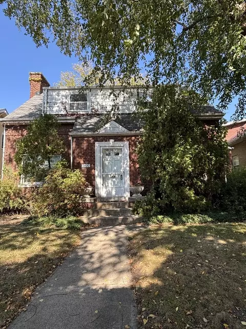 2130 W Farwell Ave, Chicago, IL 60645