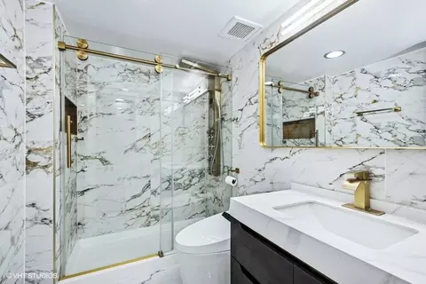 175 E Delaware Pl #6021, Chicago, IL 60611 photo 10